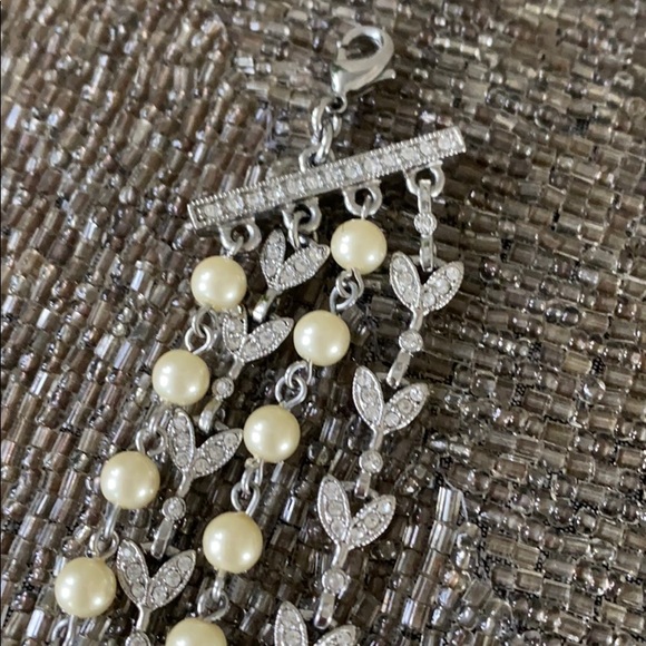 Carolee Lux multi strand pearl necklace 😍 - Picture 8 of 10